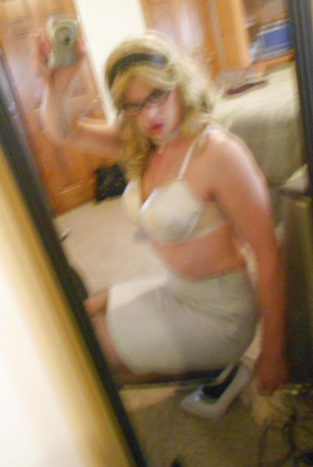 25P Sissy Vanessa Librarian