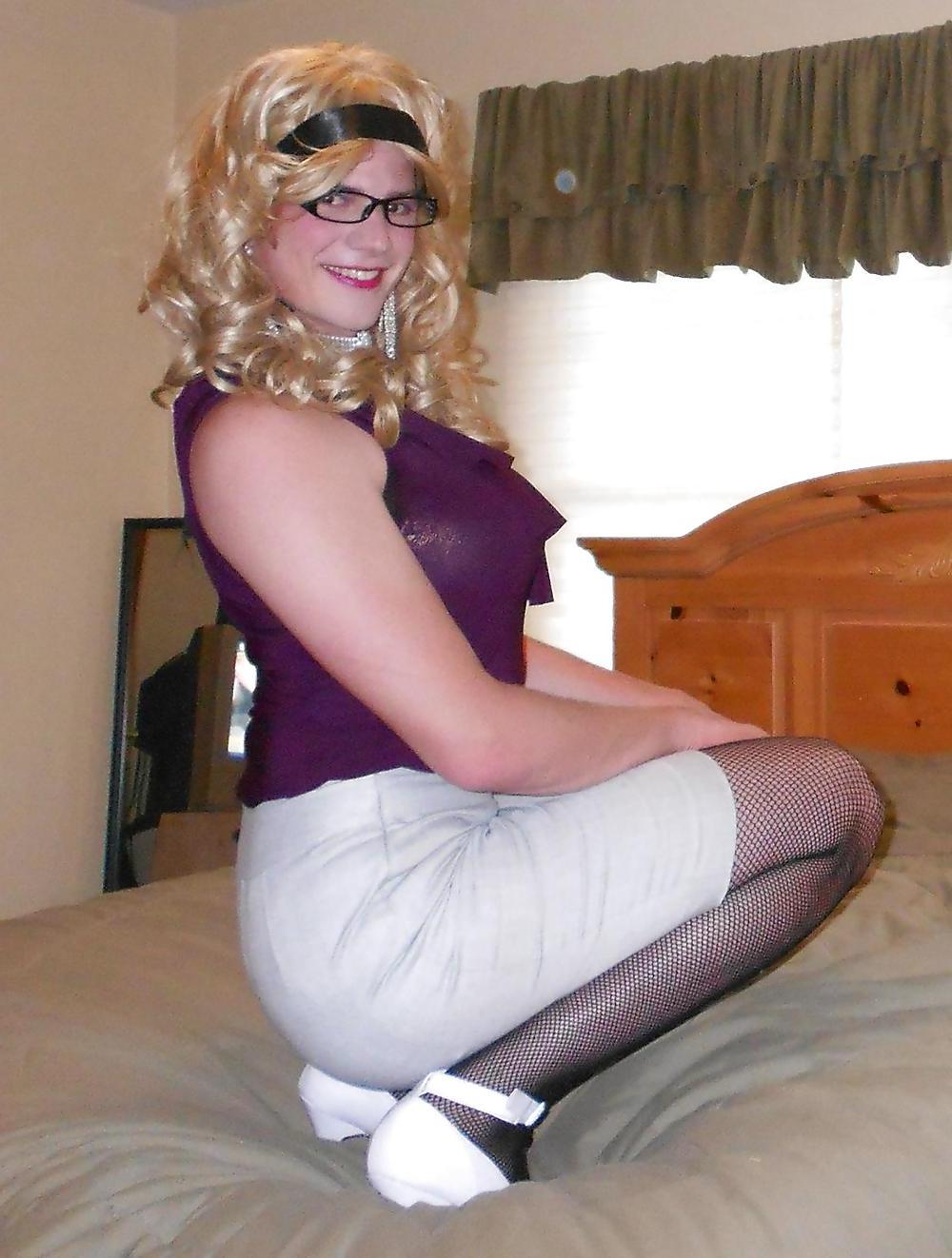 25P Sissy Vanessa Librarian