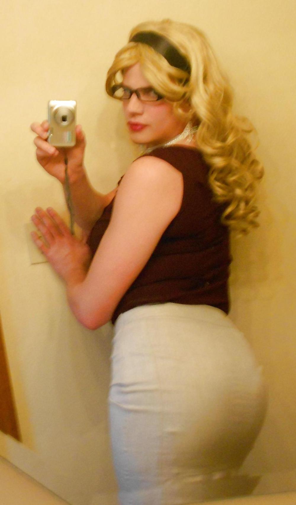 25P Sissy Vanessa Librarian