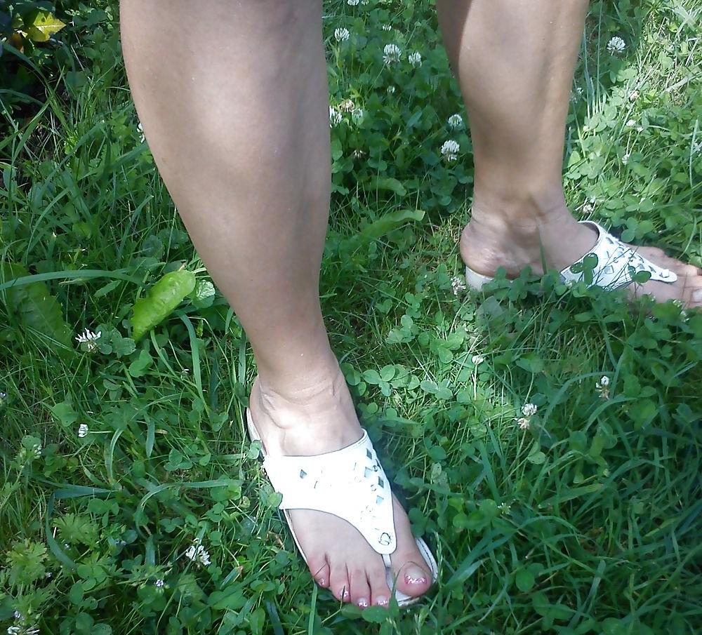5P My moms feet pics