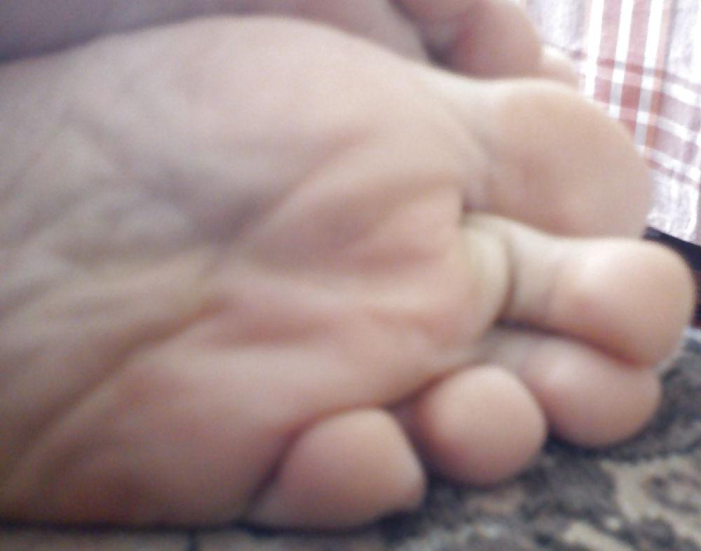 5P My moms feet pics