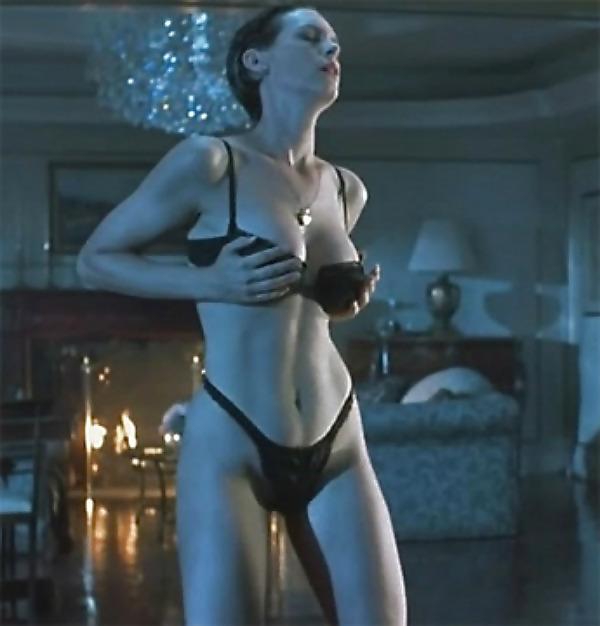 14P Jamie Lee Curtis .... the perfect body .