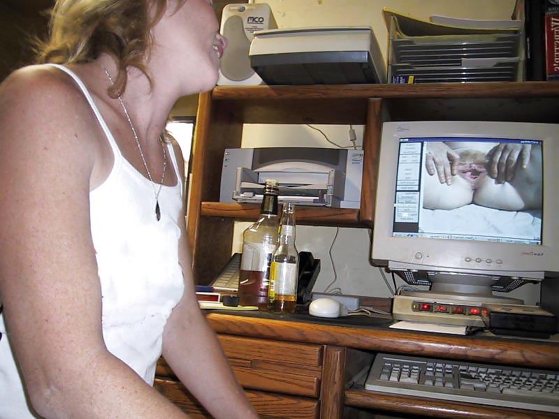 17P Granny gives Handjob in the office - N. C.