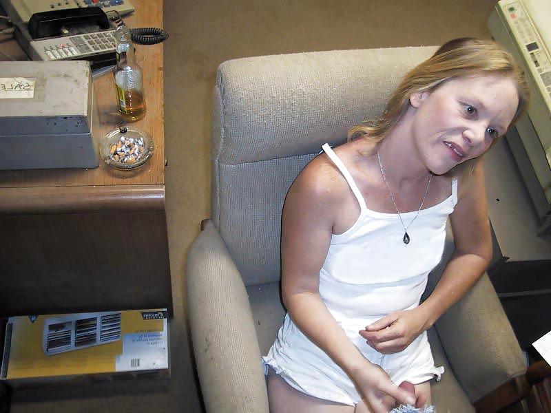 17P Granny gives Handjob in the office - N. C.