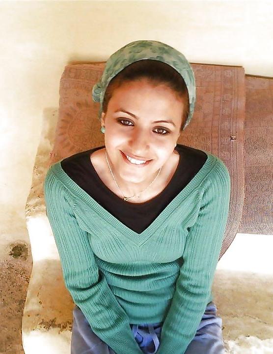 14P Another arab slut at home