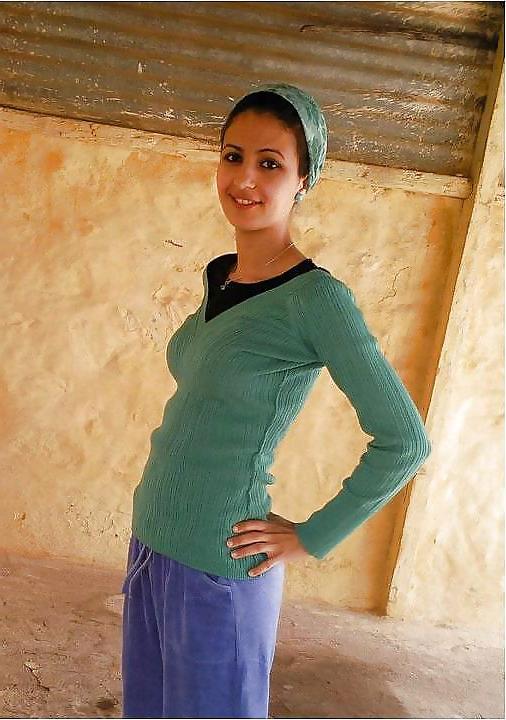 14P Another arab slut at home