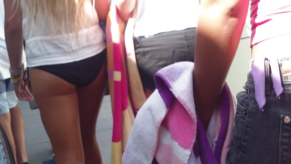 25P Butts & ass in bikinis at the beach part 3