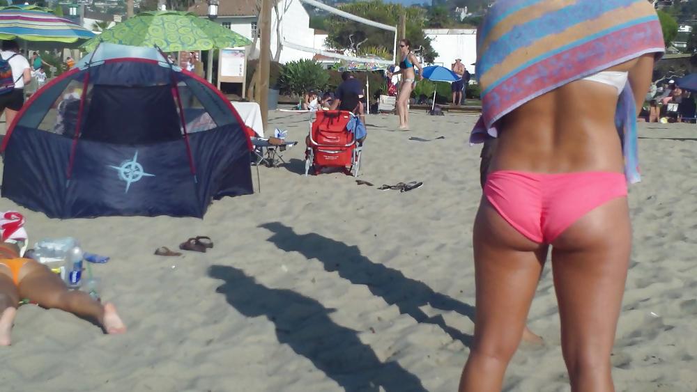 25P Butts & ass in bikinis at the beach part 3