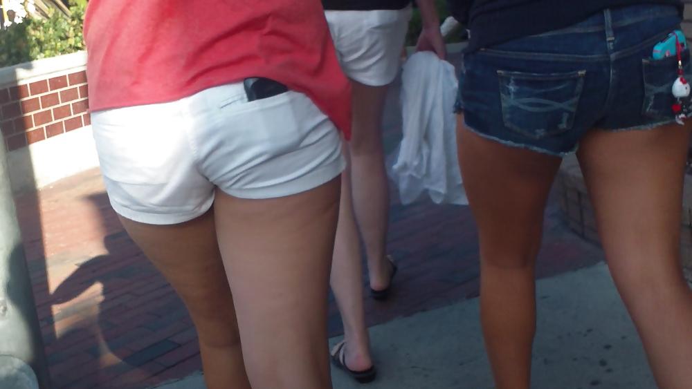 25P Butts & ass in bikinis at the beach part 3