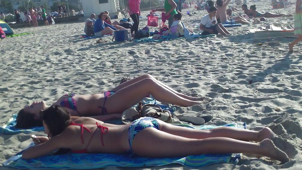 25P Butts & ass in bikinis at the beach part 3
