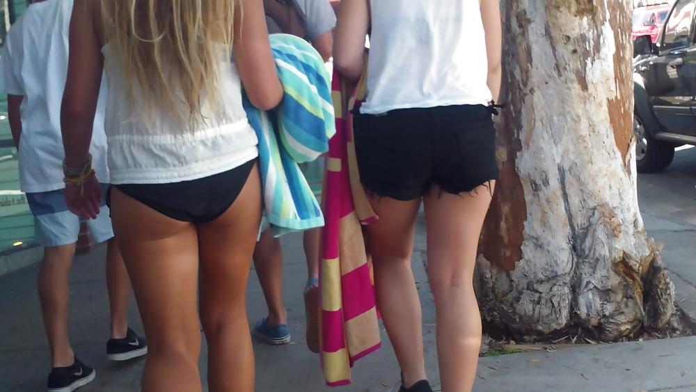 25P Butts & ass in bikinis at the beach part 3