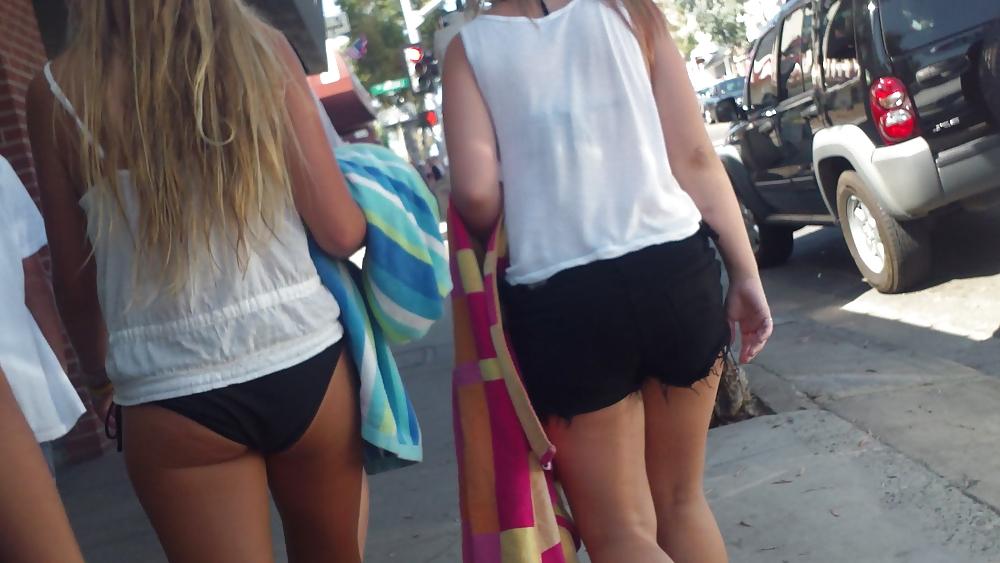 25P Butts & ass in bikinis at the beach part 3