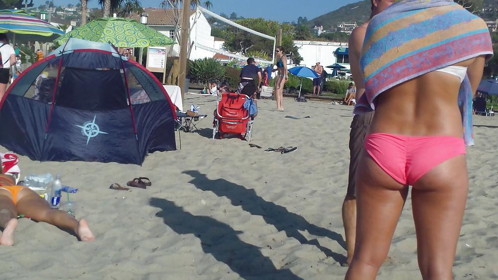 25P Butts & ass in bikinis at the beach part 3
