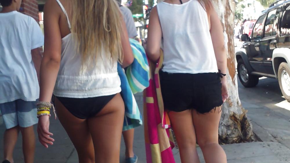 25P Butts & ass in bikinis at the beach part 3