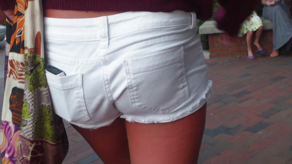 25P Butts & ass in bikinis at the beach part 3