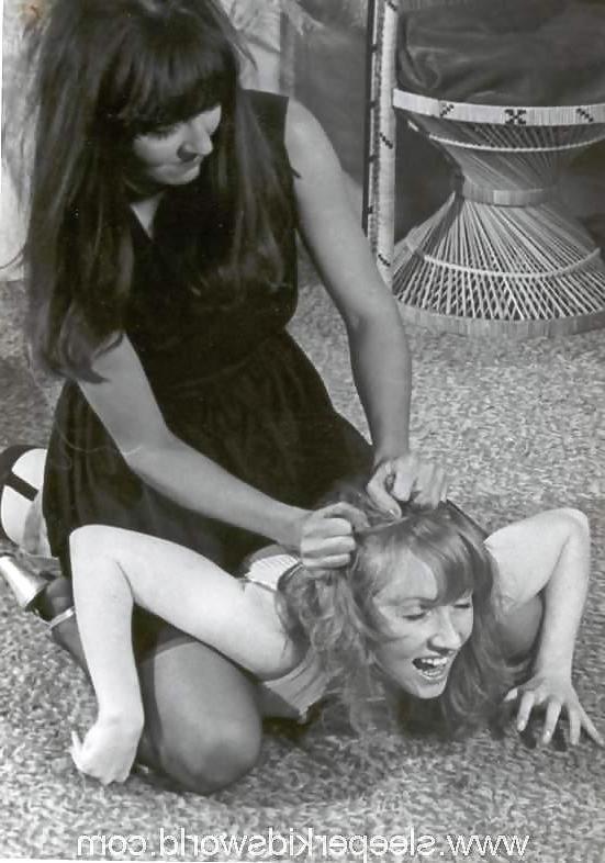 21P Yet more catfighting ladies