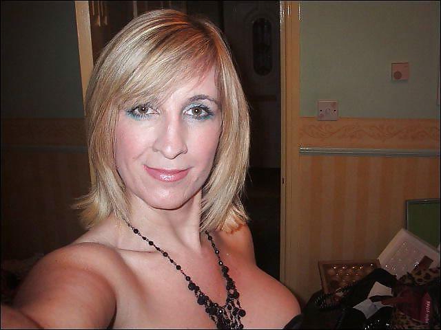 22P Hot Milf Posing Sexy At Home