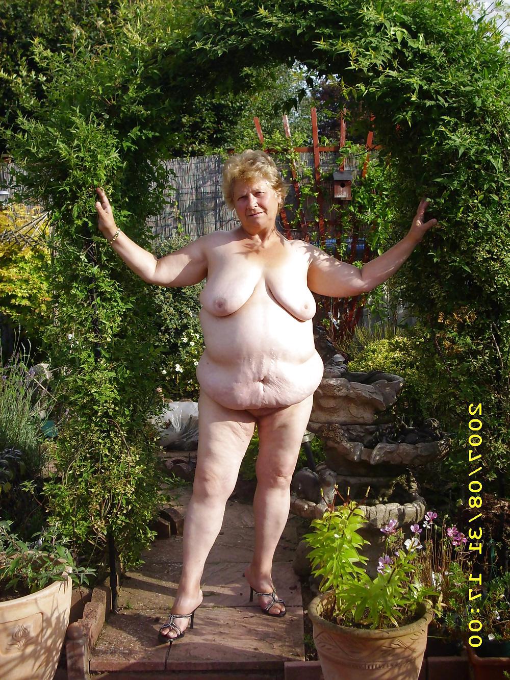 25P Grannies in holiday