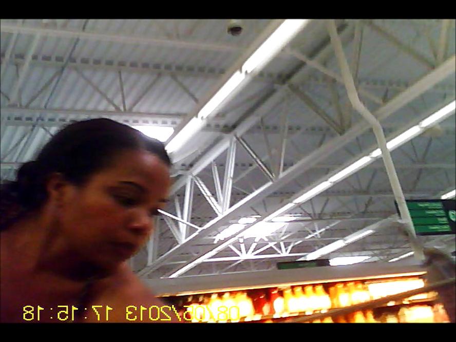 20P Black Milf Reaching