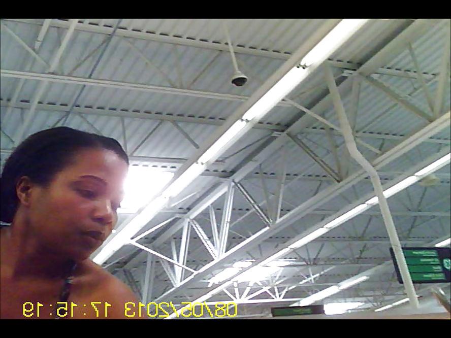 20P Black Milf Reaching
