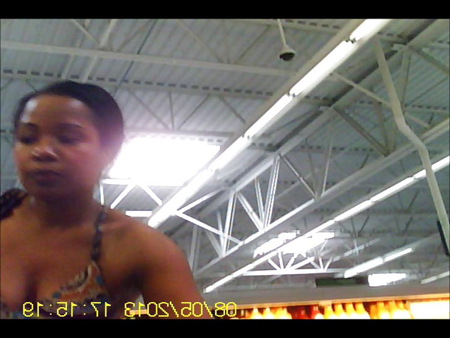 20P Black Milf Reaching