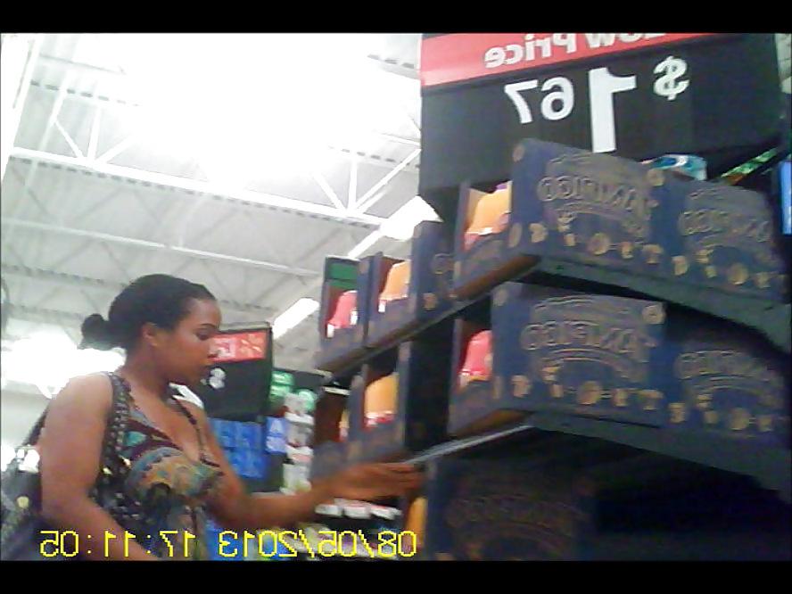 20P Black Milf Reaching