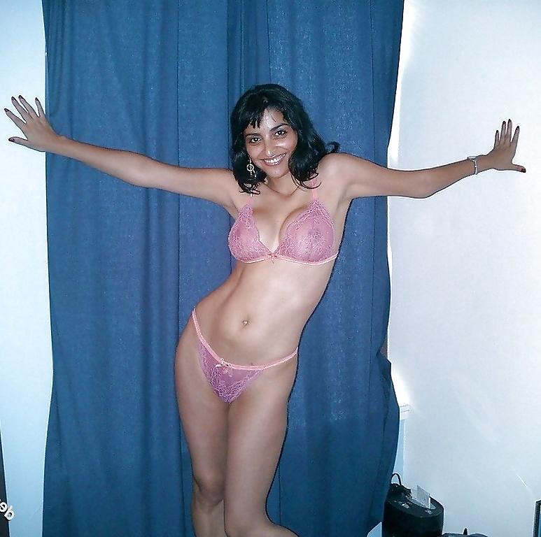 25P Pakistani Girl from Oslo with beautiful body 