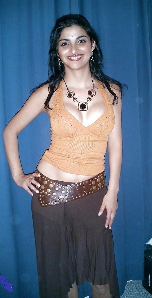 25P Pakistani Girl from Oslo with beautiful body 