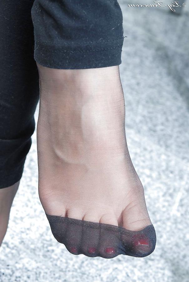 11P Diana in Black Sexy Pantyhose