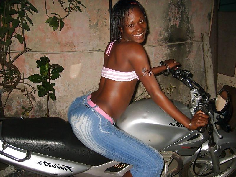 25P Girls from the favelas of Rio de Janeiro.(Personal Archive)3