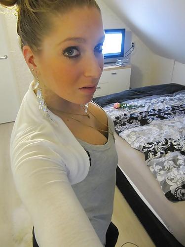 25P Blond dutch girls 