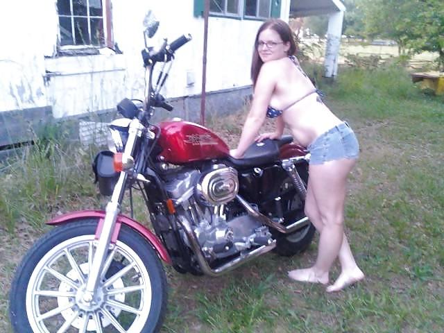 12P Who Here  Likes Trailer Park Sluts?