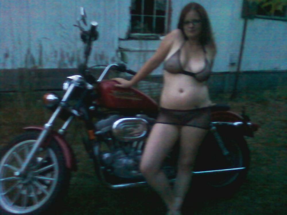 12P Who Here  Likes Trailer Park Sluts?