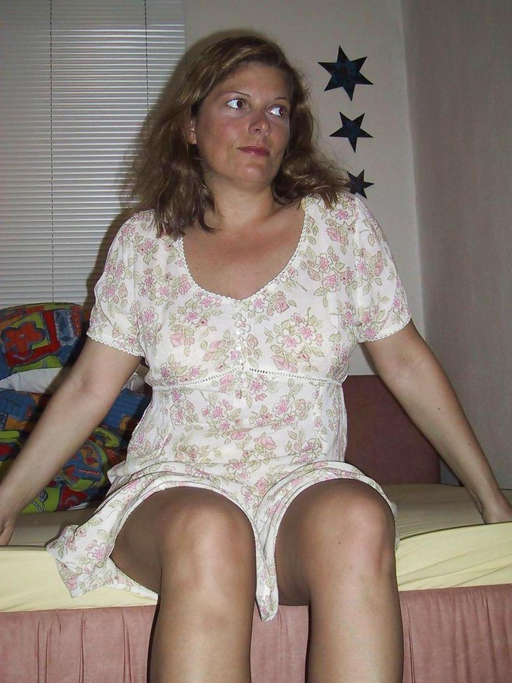 25P THE HOTTEST PREGNANT MOM