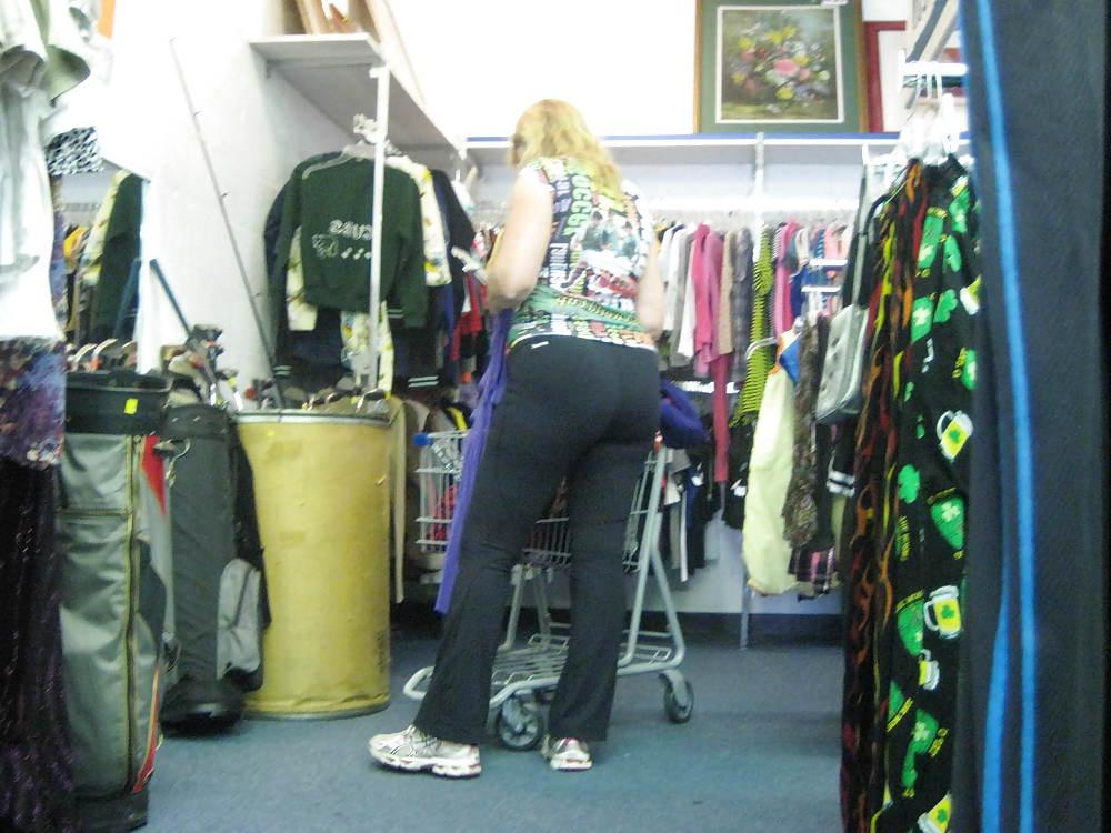23P Plump MILF in Lycra Pants