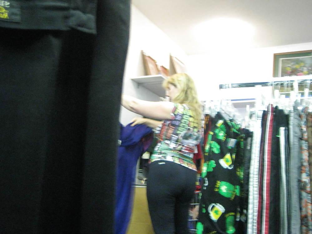 23P Plump MILF in Lycra Pants