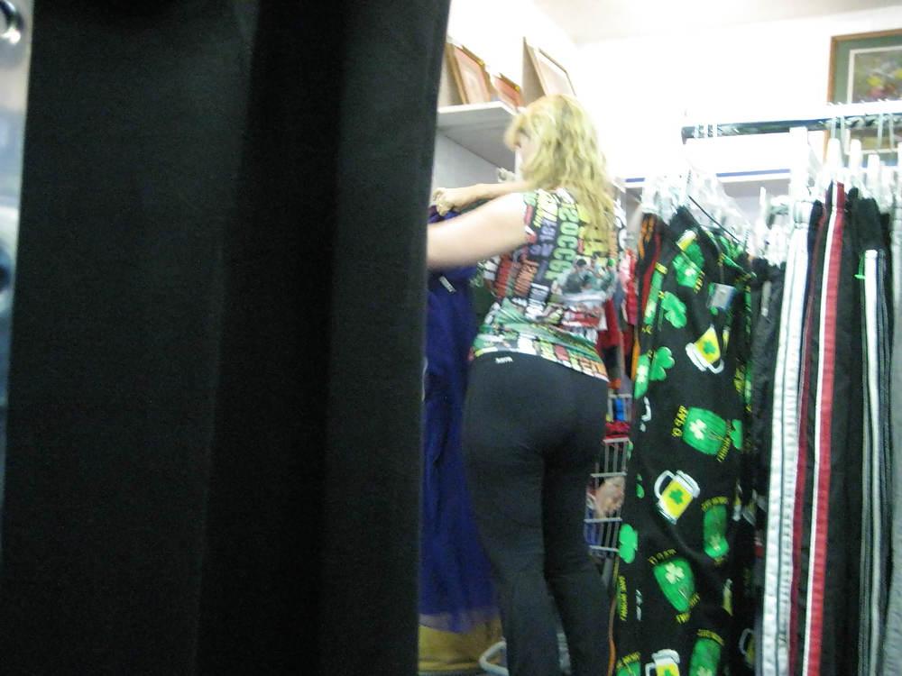 23P Plump MILF in Lycra Pants