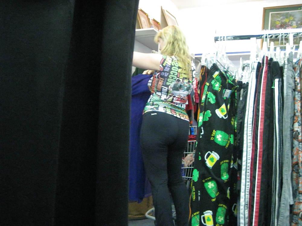 23P Plump MILF in Lycra Pants