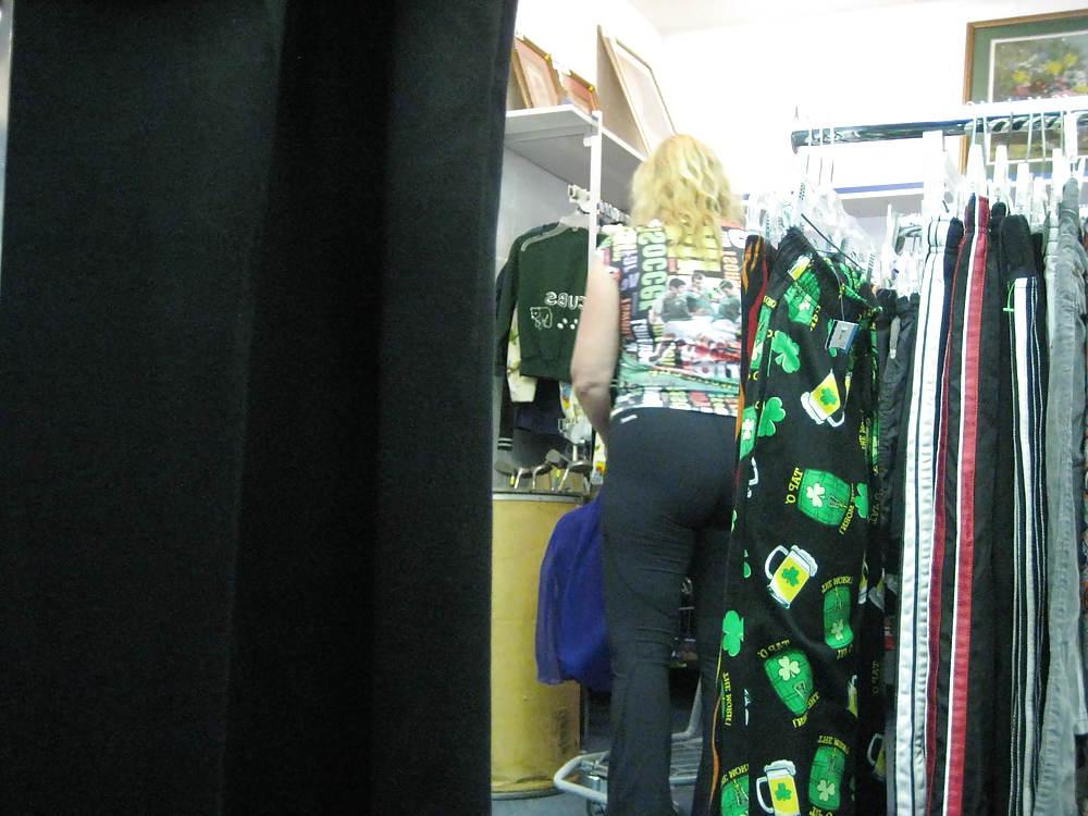 23P Plump MILF in Lycra Pants