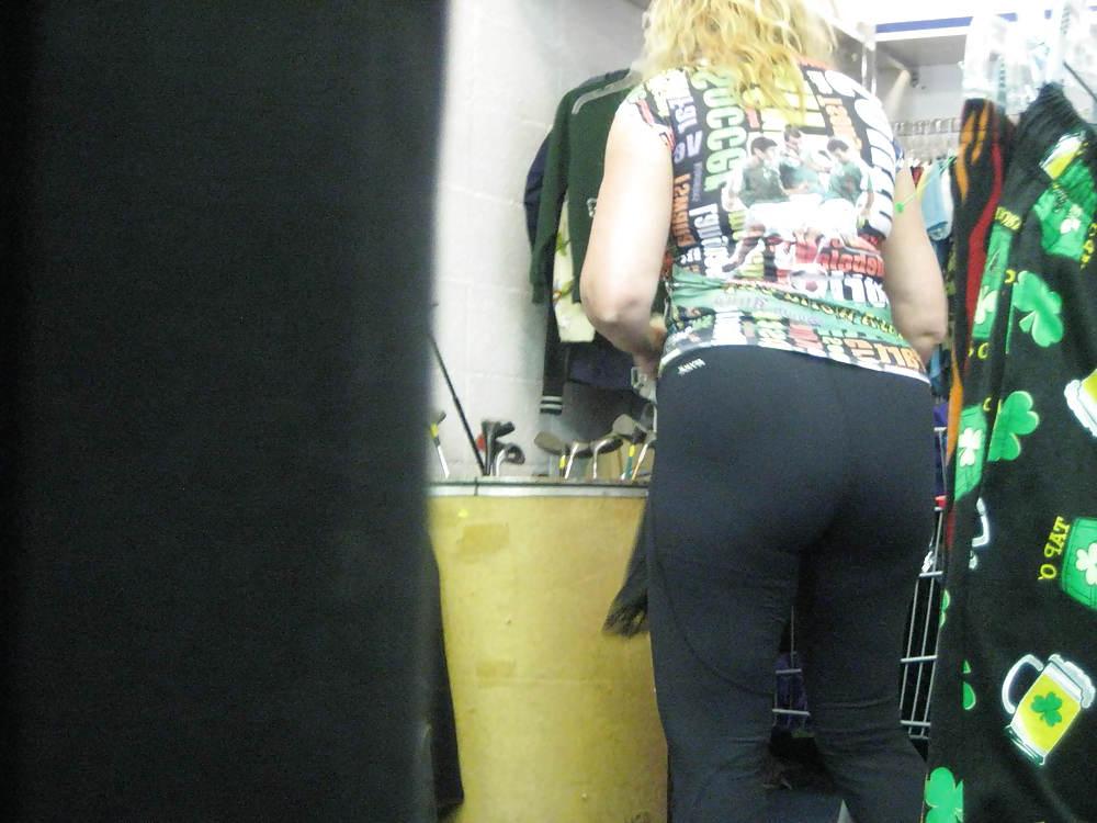 23P Plump MILF in Lycra Pants