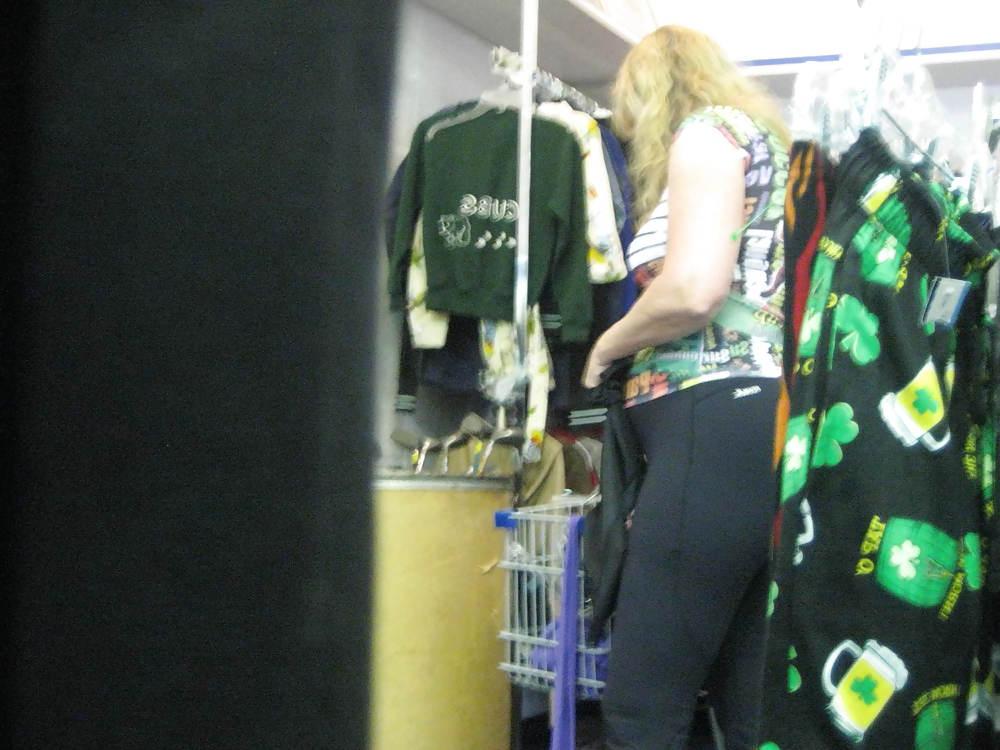23P Plump MILF in Lycra Pants