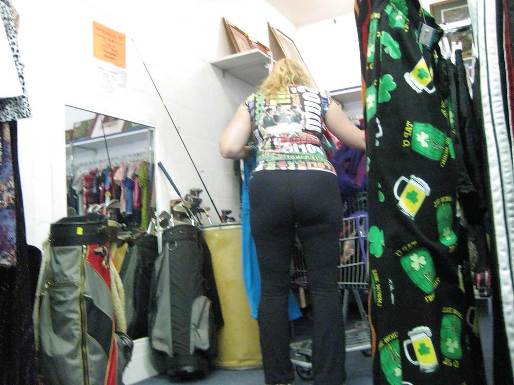 23P Plump MILF in Lycra Pants