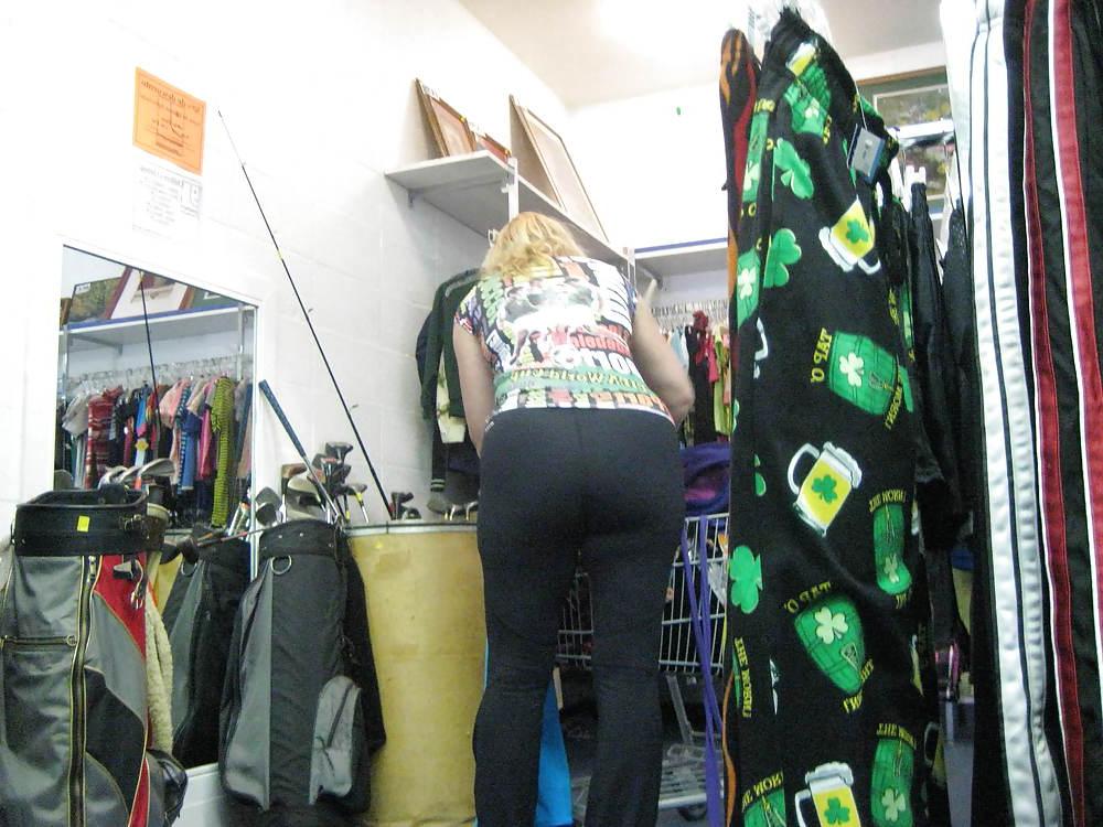 23P Plump MILF in Lycra Pants