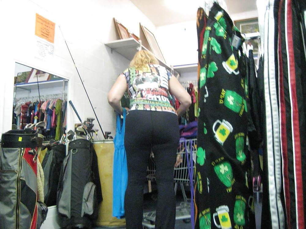 23P Plump MILF in Lycra Pants