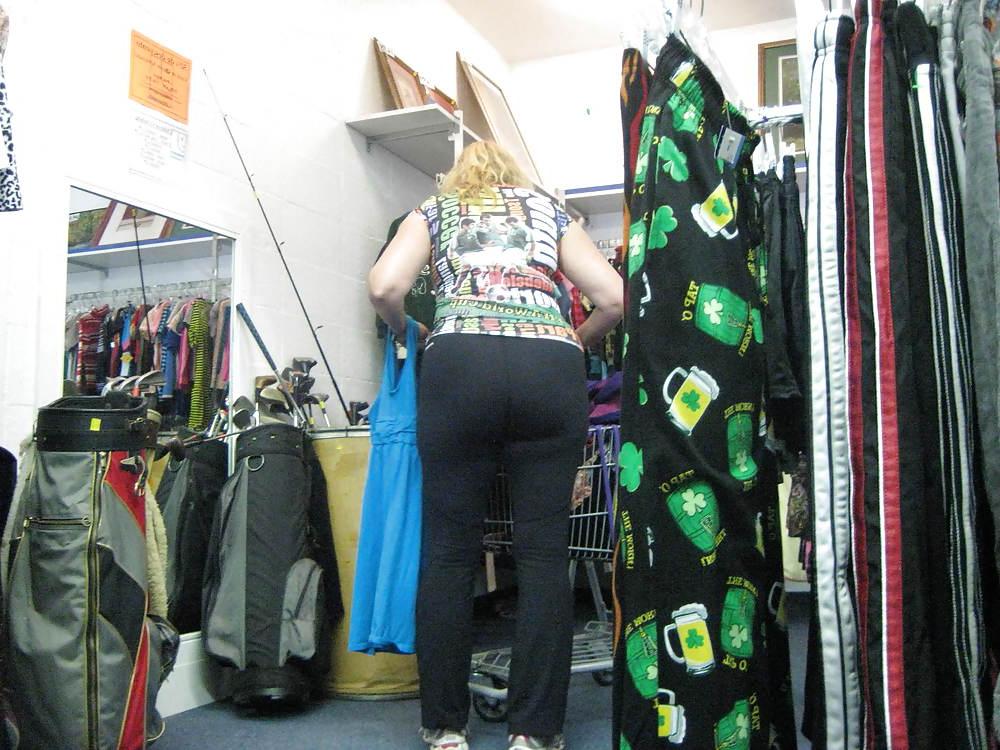 23P Plump MILF in Lycra Pants