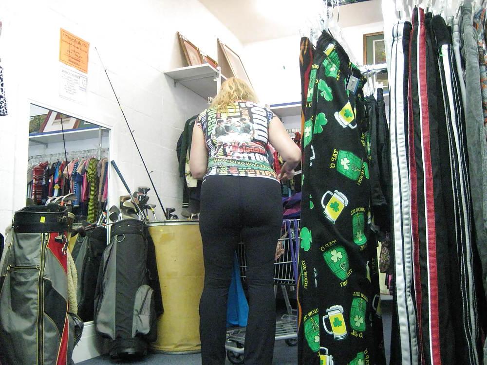 23P Plump MILF in Lycra Pants