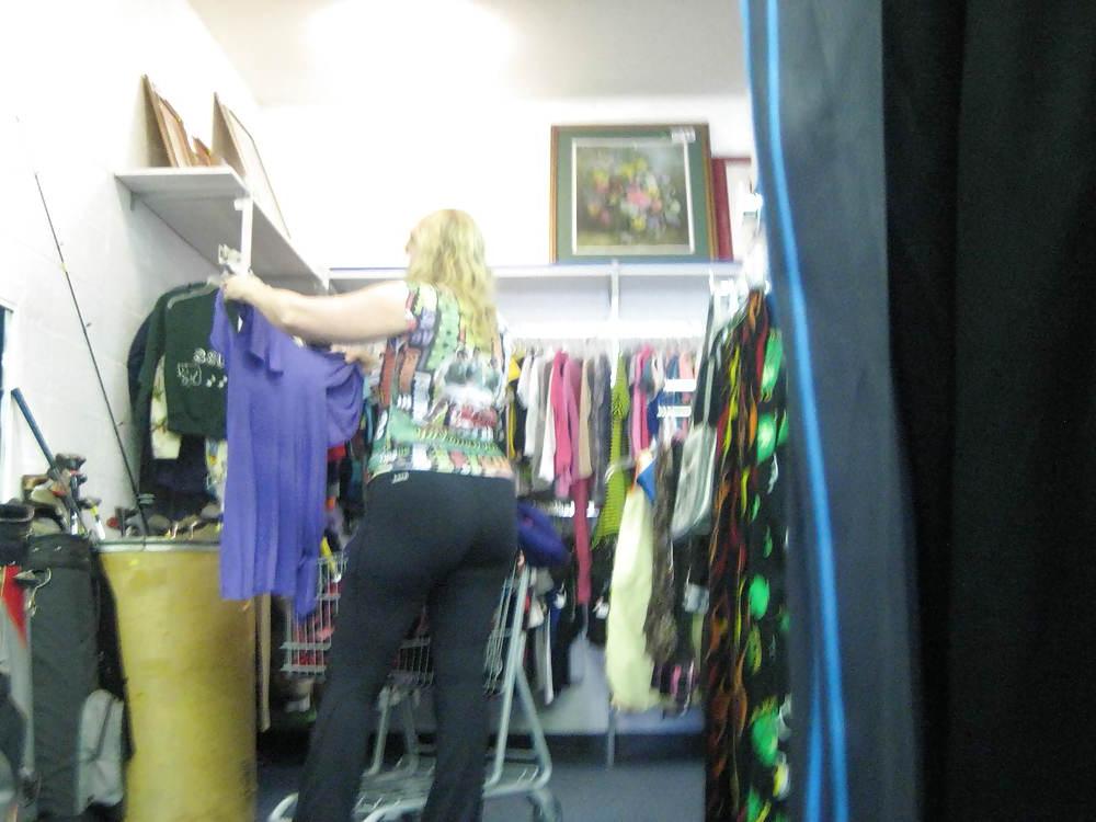23P Plump MILF in Lycra Pants