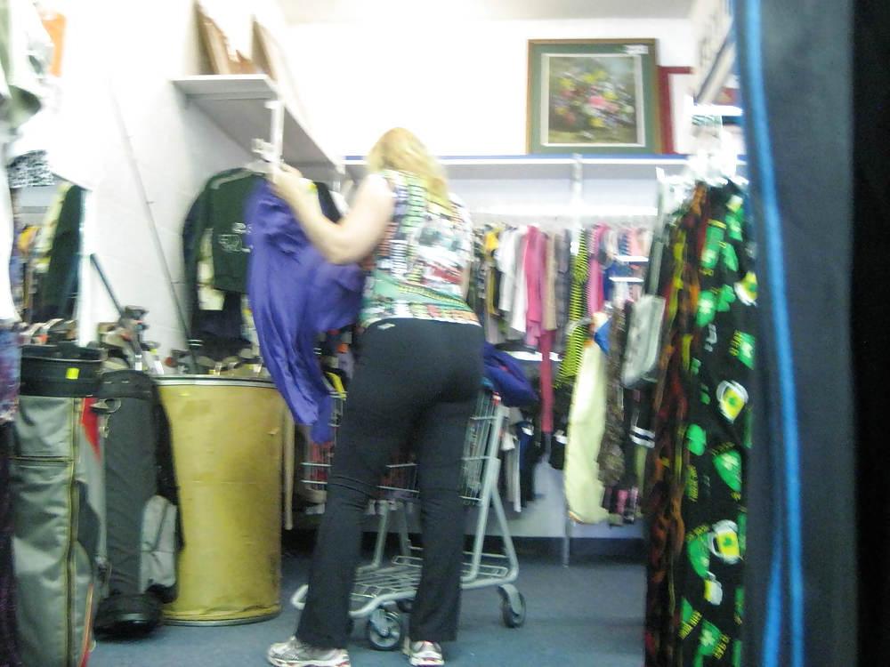 23P Plump MILF in Lycra Pants