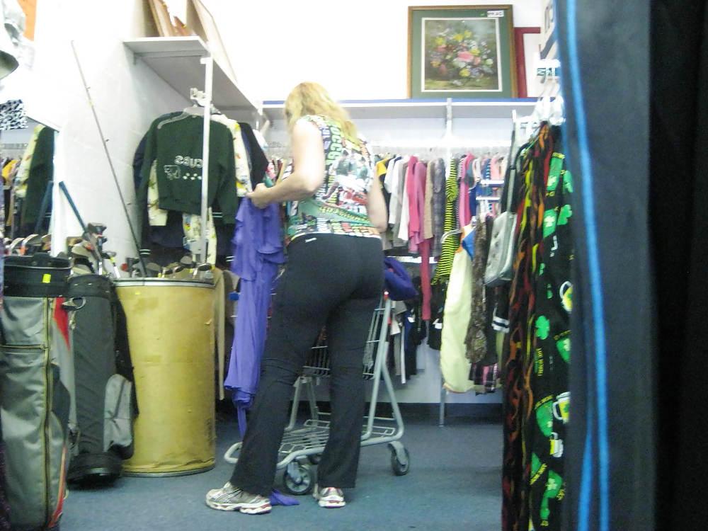 23P Plump MILF in Lycra Pants