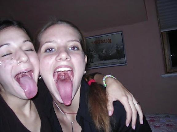 20P Chicks With Freakishly Long Tongues 5